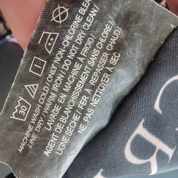 Victoria's Secret Bombshell Pink Floral Silk Feel Polyester Scarf 25 In Square - Picture 3 of 4